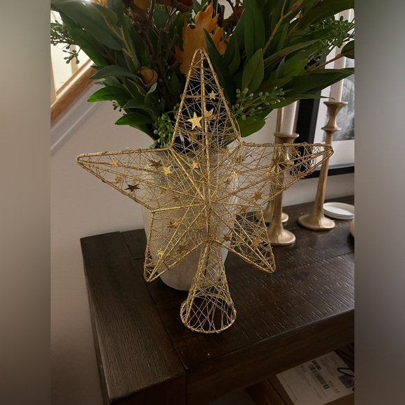 Gold Christmas Star Tree Topper - Picture 5 of 7